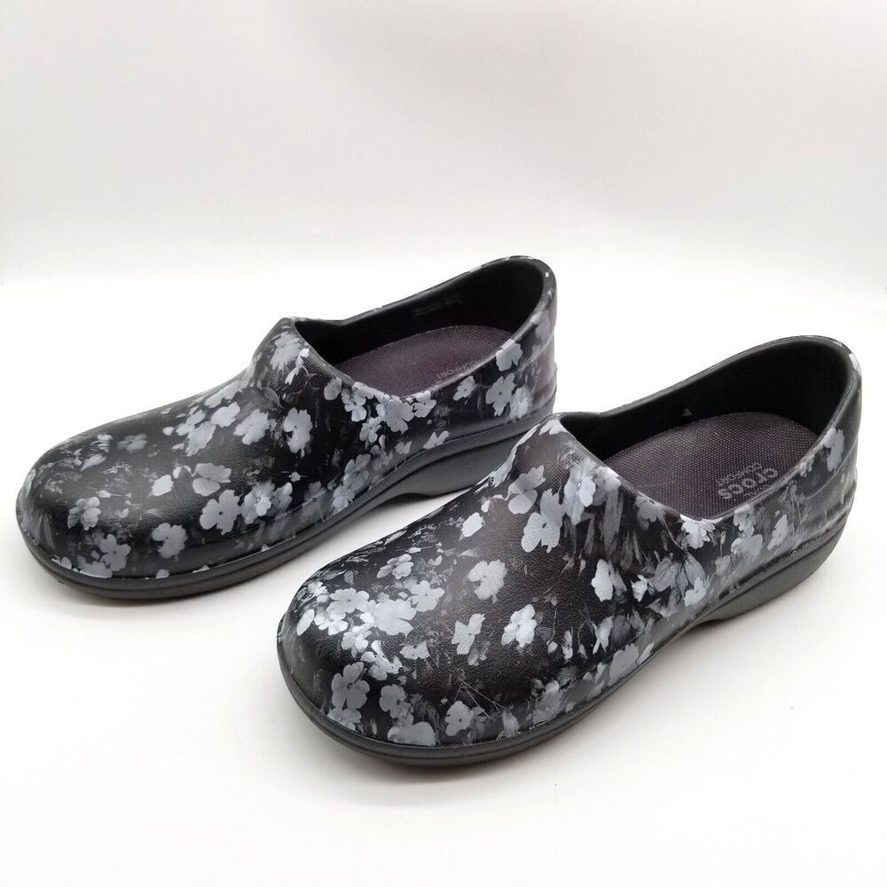 Crocs Neria Pro II Women's Size 7‎ Black White Flower Pattern Slip On Work Clogs
